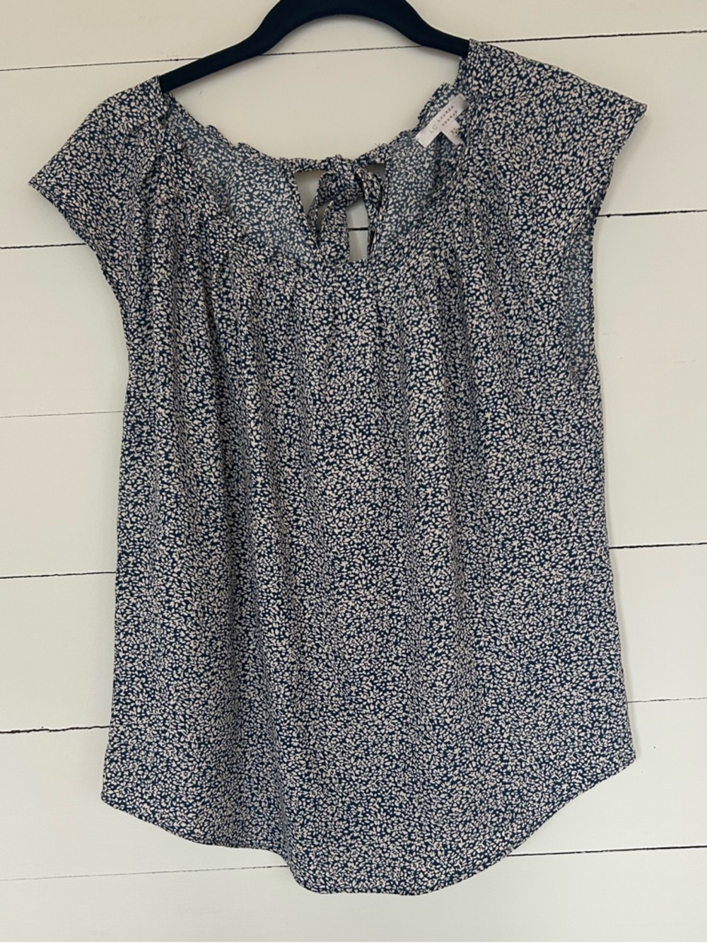 Lauren Conrad Light and Flowy XS 100% Polyester Blouse. Ties in The Back. - Picture 2 of 5